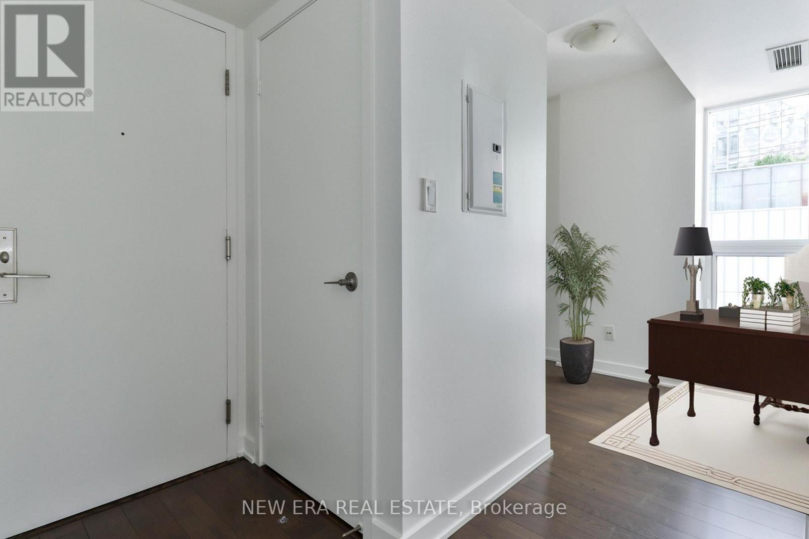 411 - 126 Simcoe Street, Toronto, Ontario  M5H 4E6 - Photo 10 - C12389130