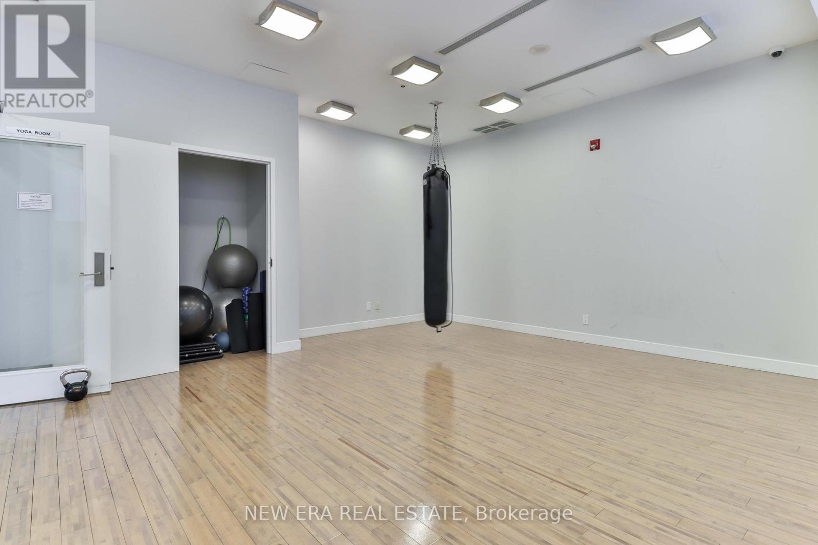 411 - 126 Simcoe Street, Toronto, Ontario  M5H 4E6 - Photo 17 - C12389130