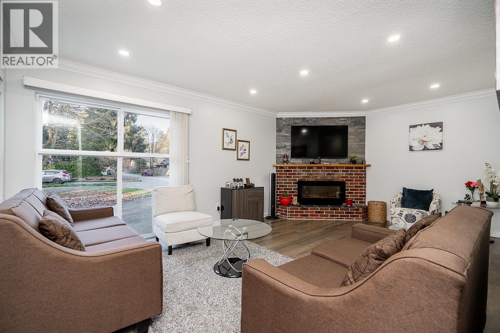 Property at 1648 ST. ALBERT AVENUE image 2