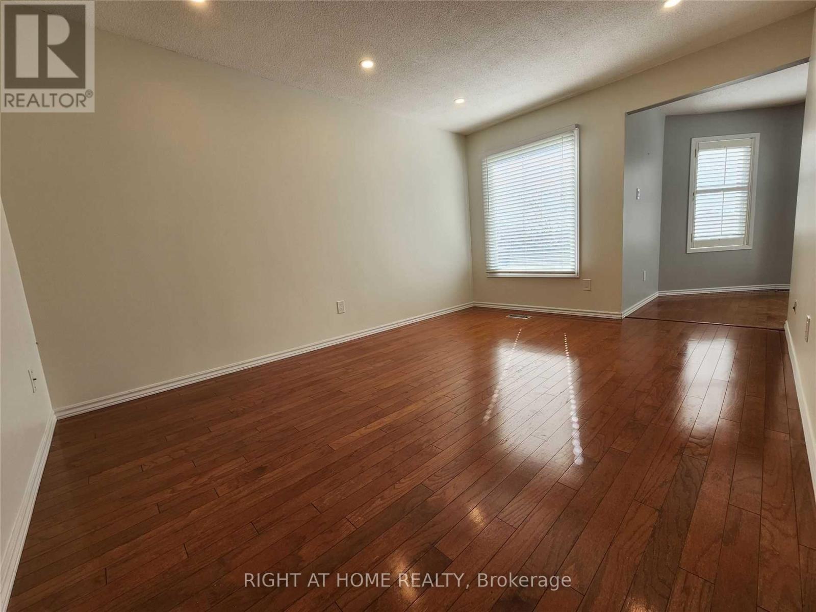 844 Crowells Street, Oshawa, Ontario  L1K 1X3 - Photo 7 - E12389125