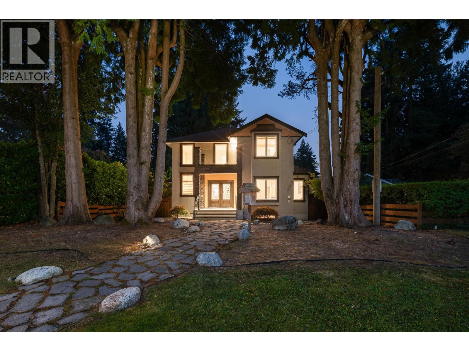 Property at 839 W 20TH STREET image 2