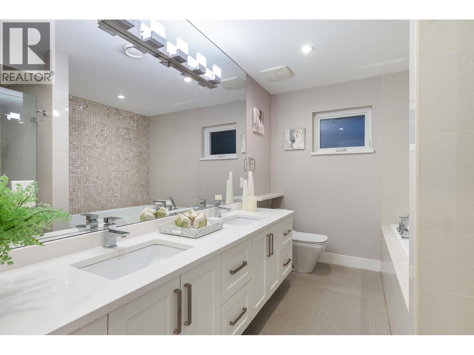 839 W 20th Street, North Vancouver, British Columbia  V7P 2B5 - Photo 21 - R3044743