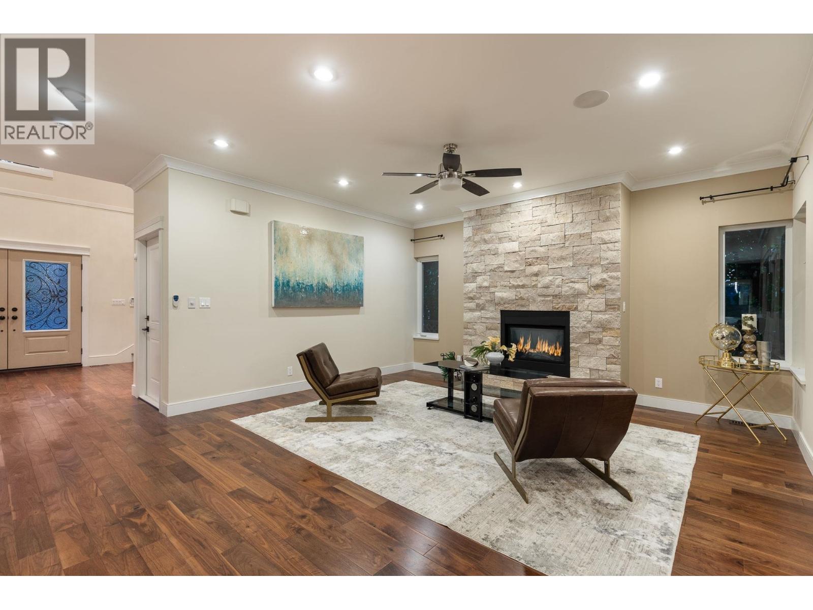 Property at 839 W 20TH STREET image 5