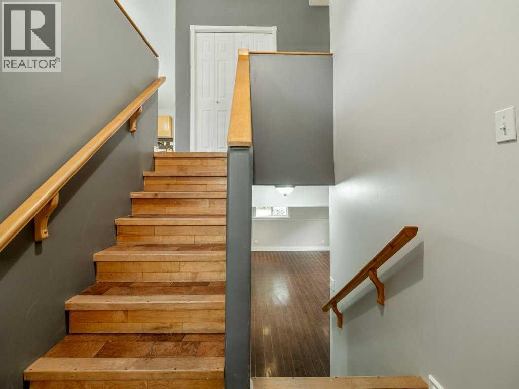 Property at 11 Rivercrest Court W image 4