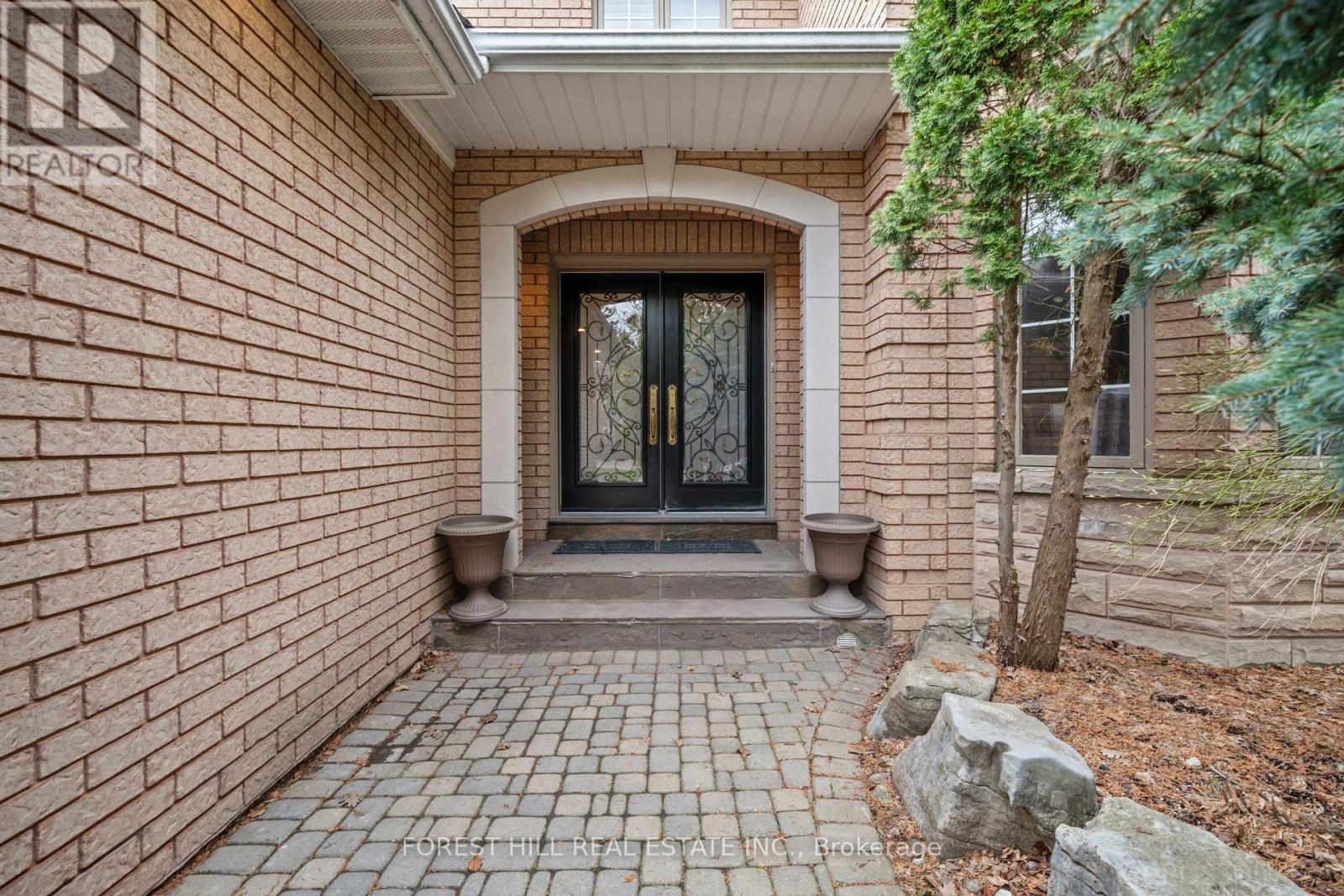Property at 55 DIREZZE COURT image 1