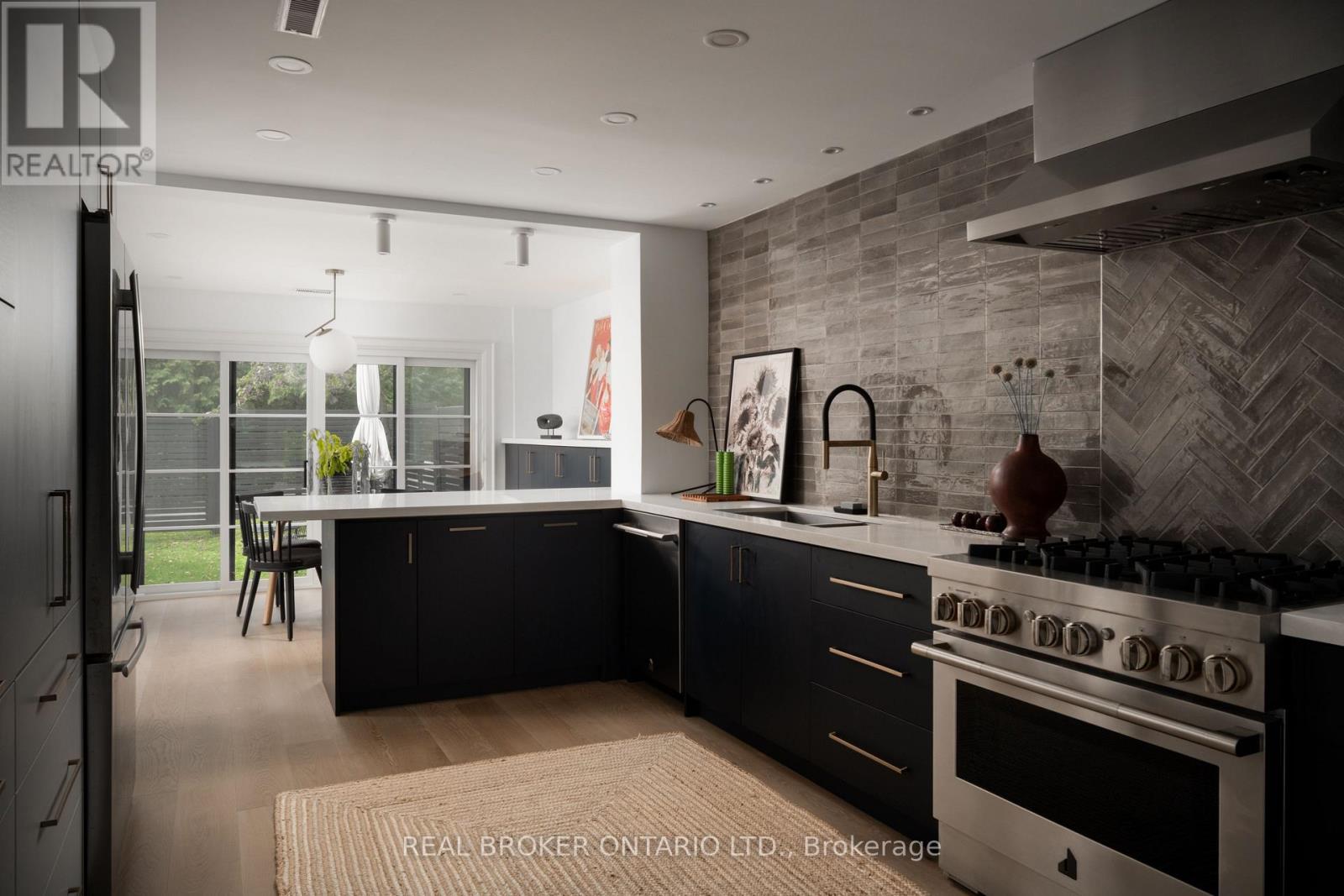 20 Laskay Lane, King, Ontario  L7B 1K4 - Photo 6 - N12389068