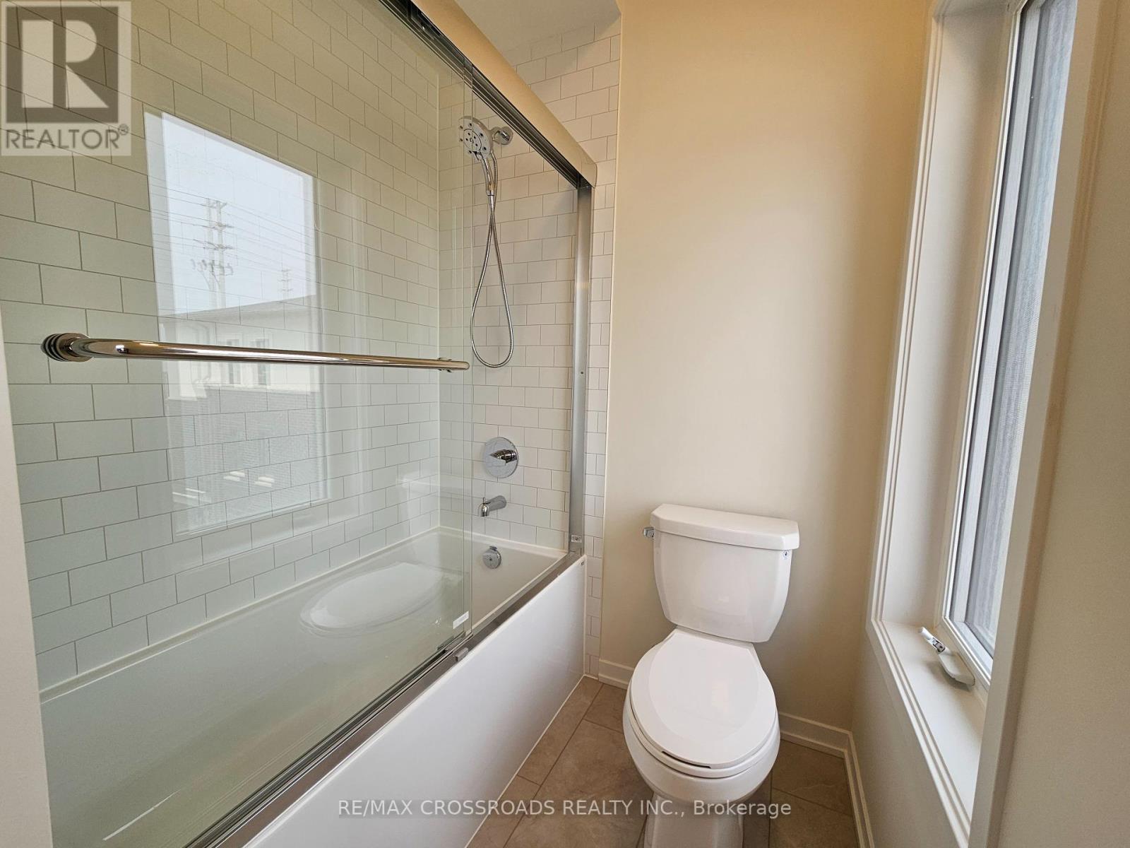 22 Matawin Lane, Richmond Hill, Ontario  L4B 0H8 - Photo 11 - N12389165