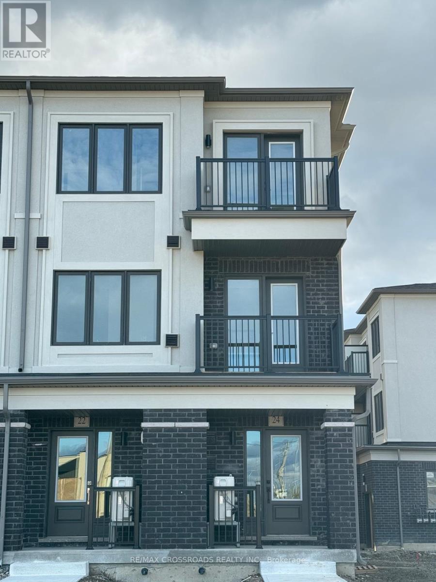 22 Matawin Lane, Richmond Hill, Ontario  L4B 0H8 - Photo 3 - N12389165