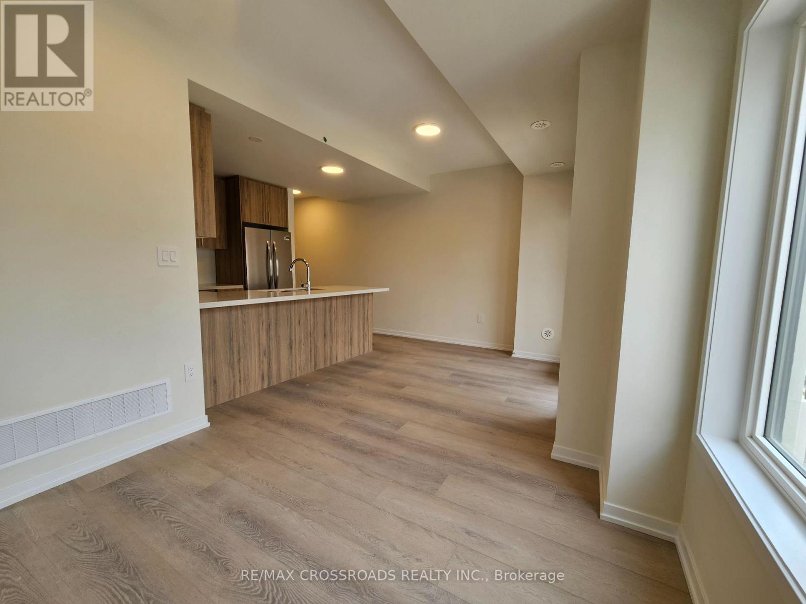22 Matawin Lane, Richmond Hill, Ontario  L4B 0H8 - Photo 6 - N12389165