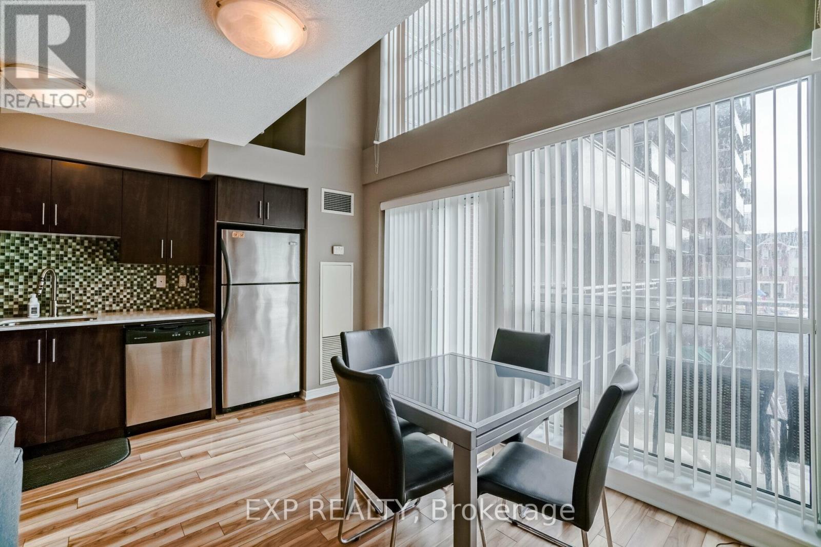 208 - 215 Queen Street E, Brampton, Ontario  L6W 0A9 - Photo 11 - W12389041