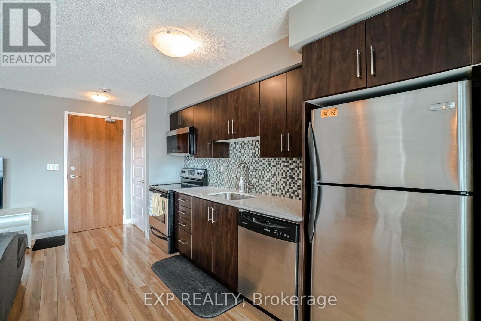 208 - 215 Queen Street E, Brampton, Ontario  L6W 0A9 - Photo 14 - W12389041