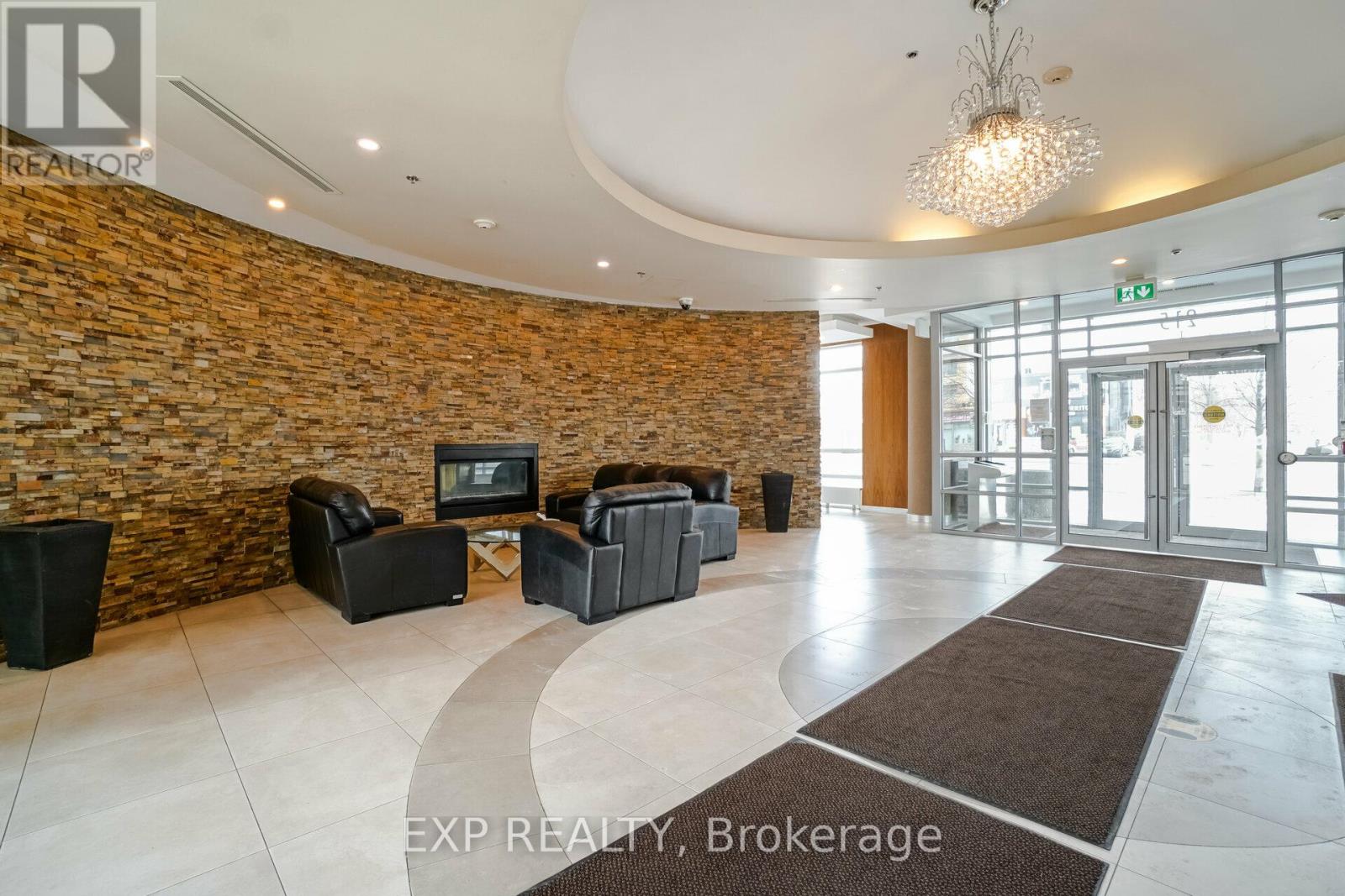 208 - 215 Queen Street E, Brampton, Ontario  L6W 0A9 - Photo 3 - W12389041