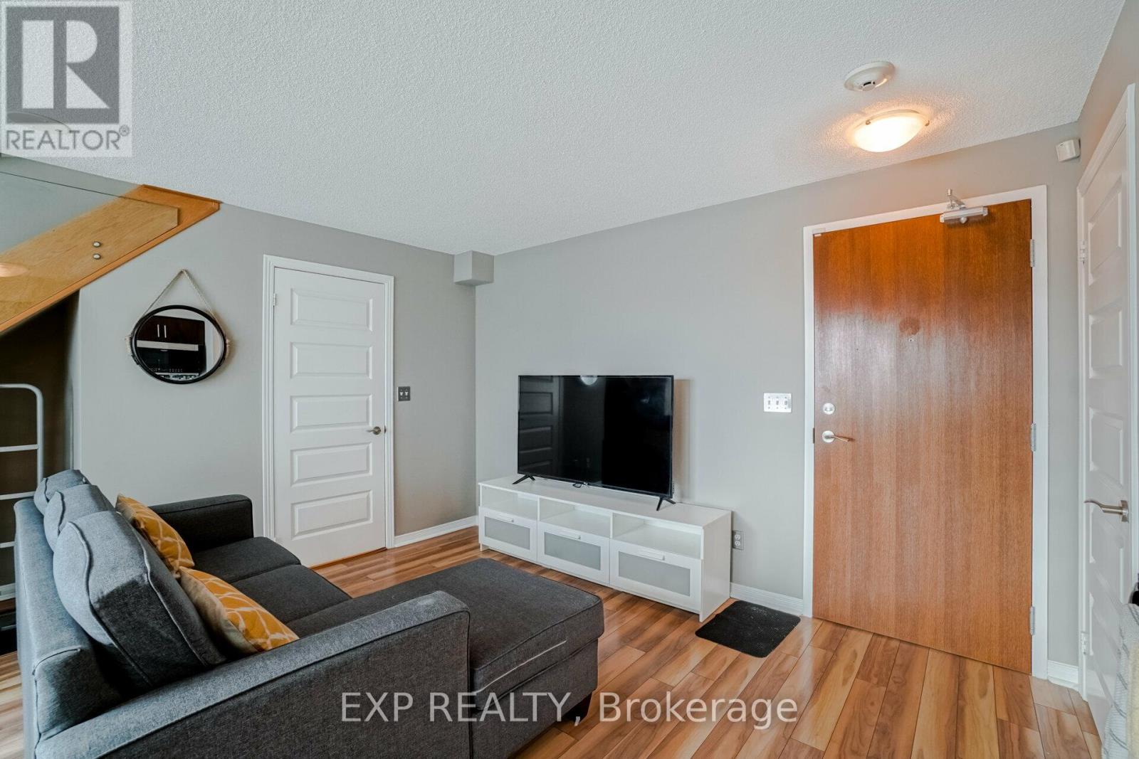 208 - 215 Queen Street E, Brampton, Ontario  L6W 0A9 - Photo 6 - W12389041