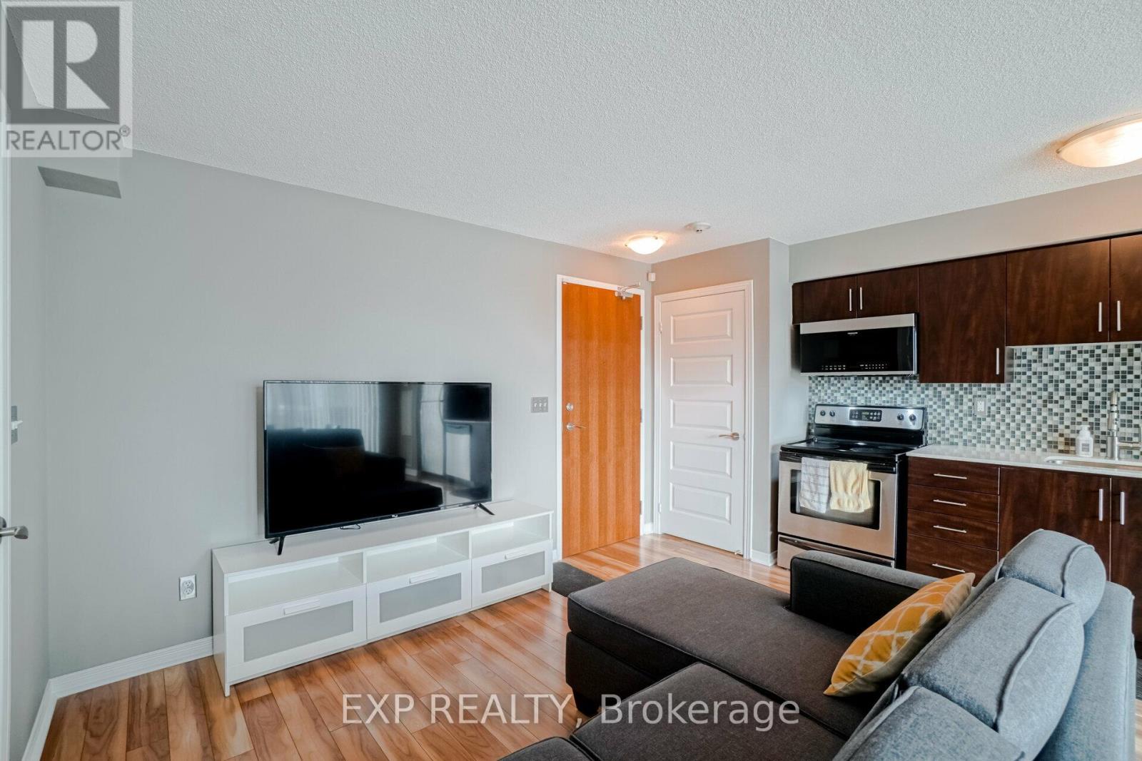 208 - 215 Queen Street E, Brampton, Ontario  L6W 0A9 - Photo 7 - W12389041