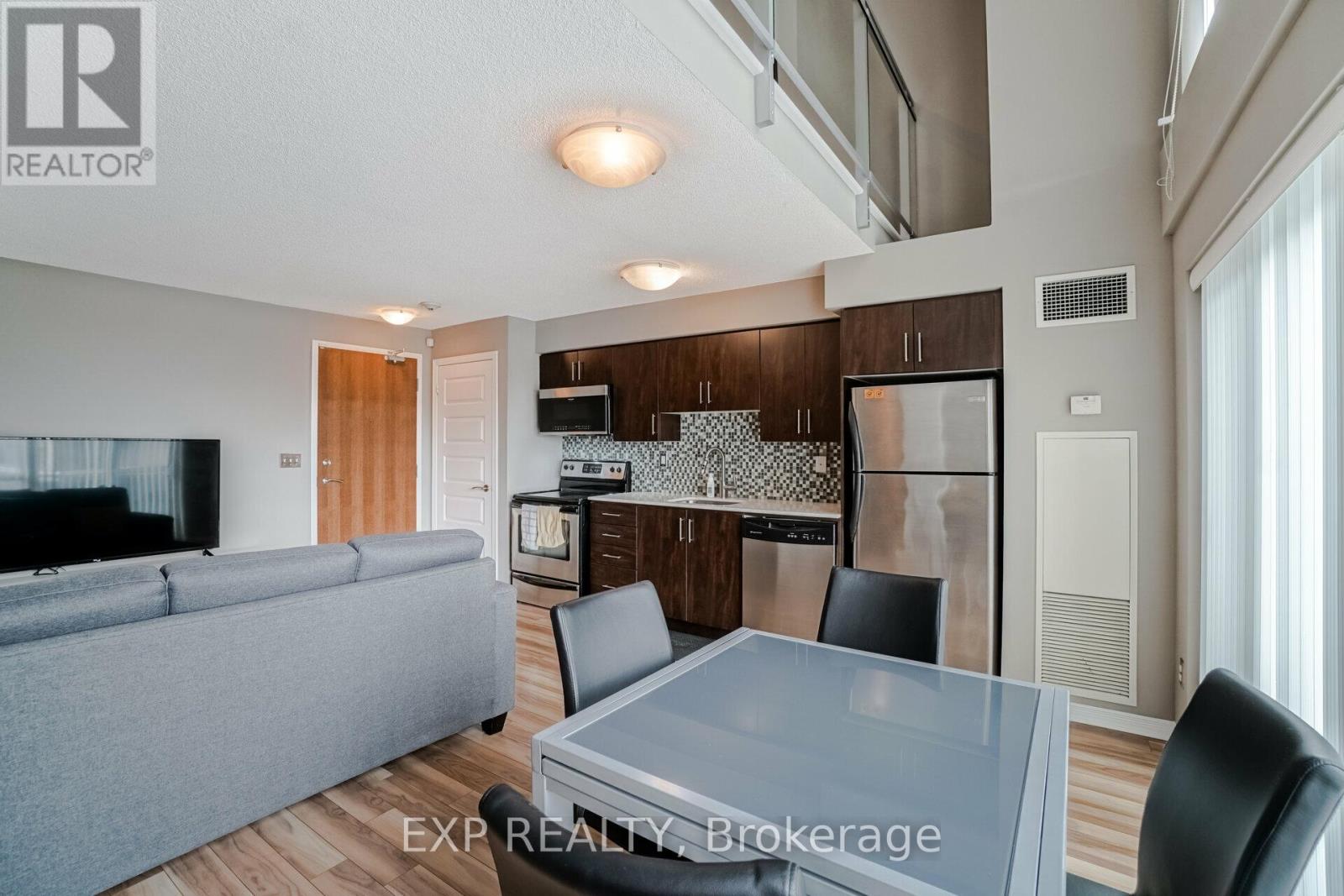 208 - 215 Queen Street E, Brampton, Ontario  L6W 0A9 - Photo 9 - W12389041