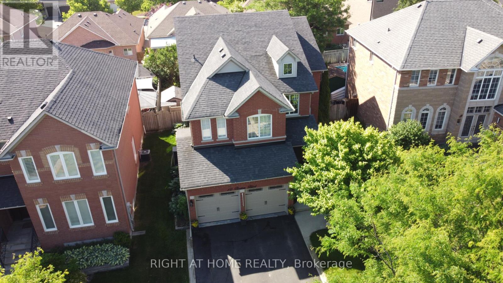 10 Berton Boulevard, Halton Hills (Georgetown), Ontario  L7G 6A5 - Photo 2 - W12389106