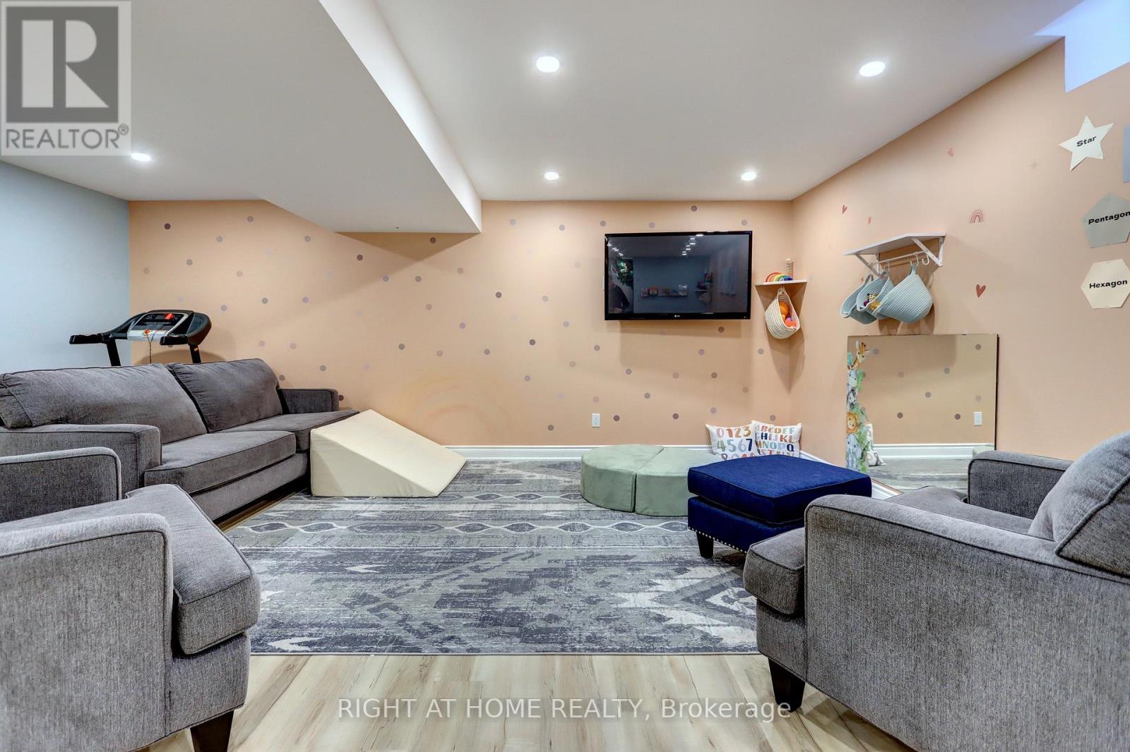 10 Berton Boulevard, Halton Hills (Georgetown), Ontario  L7G 6A5 - Photo 34 - W12389106