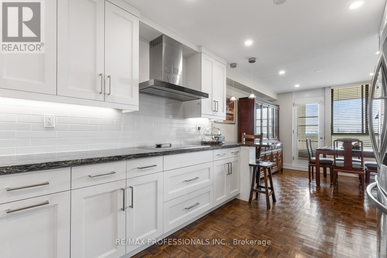E5 - 296 Mill Road, Toronto (Markland Wood), Ontario  M9C 4X8 - Photo 10 - W12389123