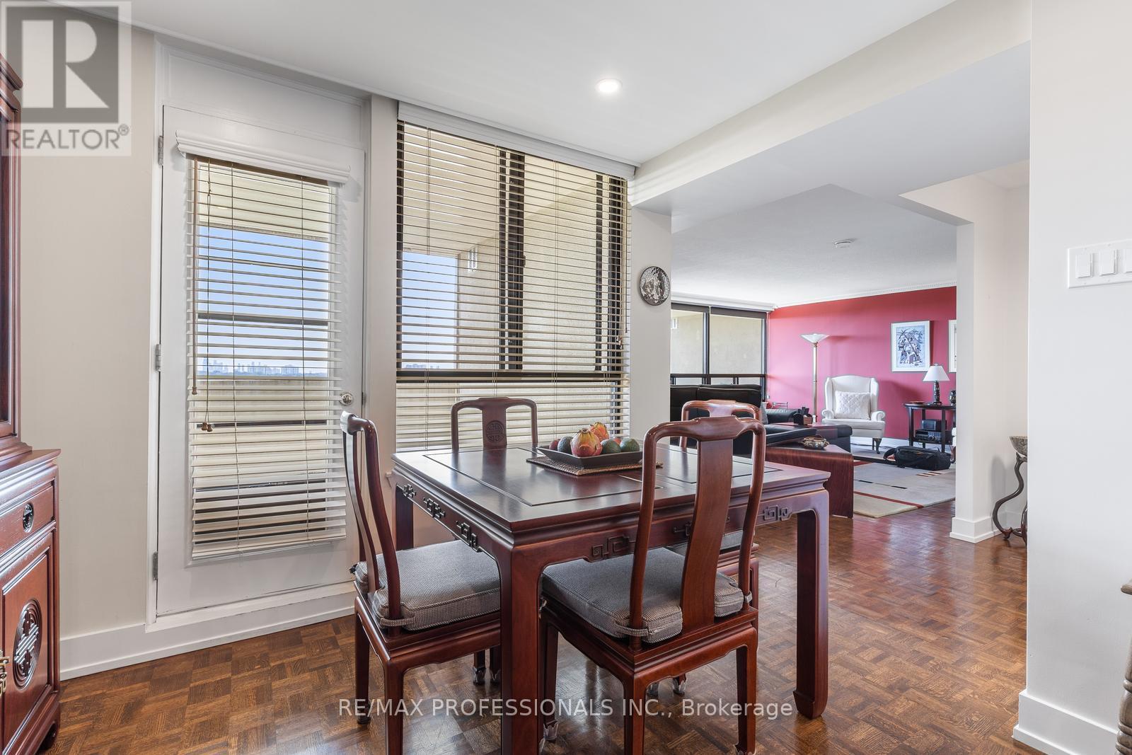 E5 - 296 Mill Road, Toronto (Markland Wood), Ontario  M9C 4X8 - Photo 12 - W12389123