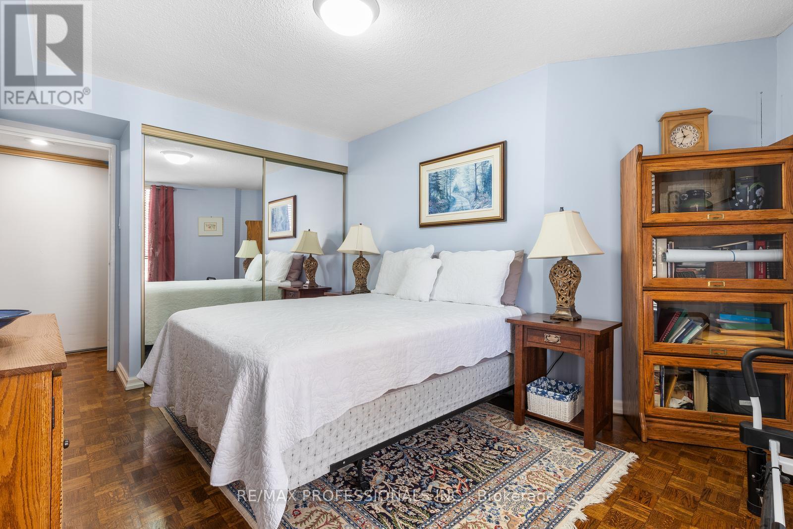 E5 - 296 Mill Road, Toronto (Markland Wood), Ontario  M9C 4X8 - Photo 17 - W12389123