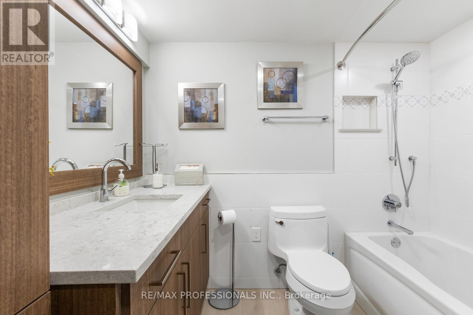 E5 - 296 Mill Road, Toronto (Markland Wood), Ontario  M9C 4X8 - Photo 19 - W12389123