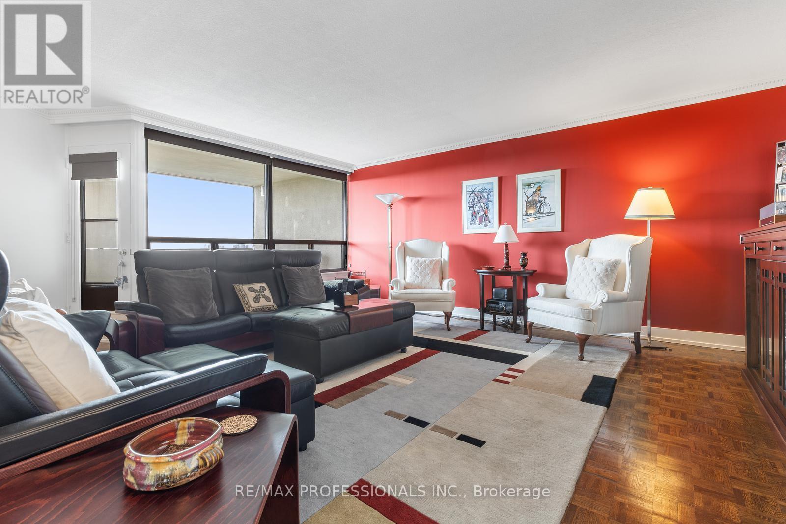 E5 - 296 Mill Road, Toronto (Markland Wood), Ontario  M9C 4X8 - Photo 2 - W12389123
