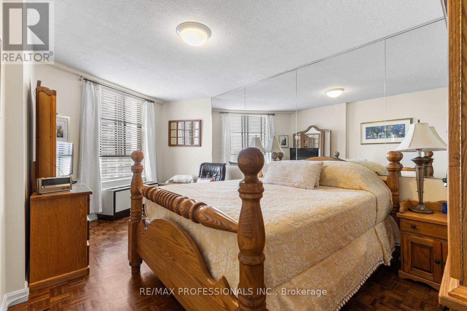E5 - 296 Mill Road, Toronto (Markland Wood), Ontario  M9C 4X8 - Photo 22 - W12389123
