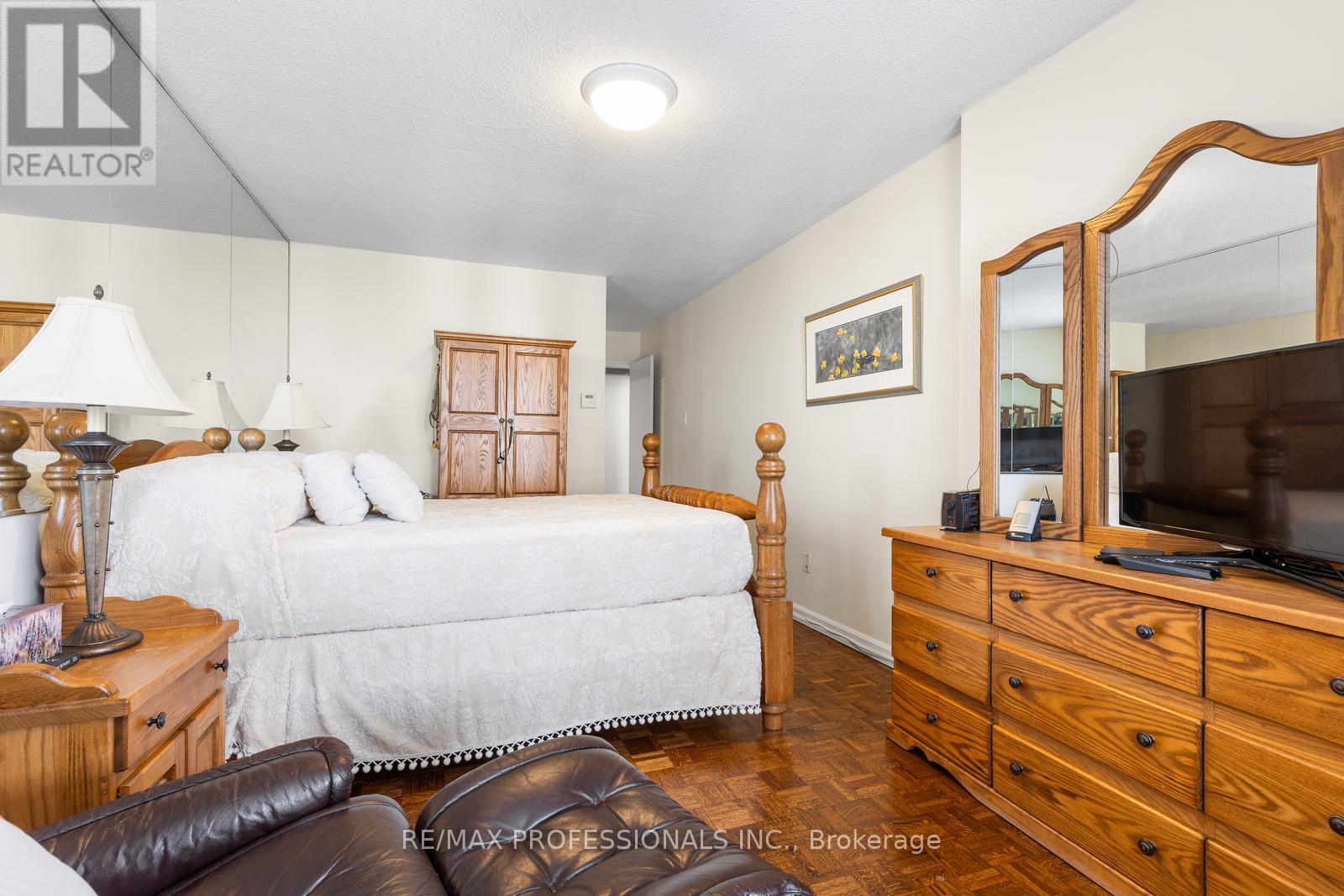E5 - 296 Mill Road, Toronto (Markland Wood), Ontario  M9C 4X8 - Photo 23 - W12389123