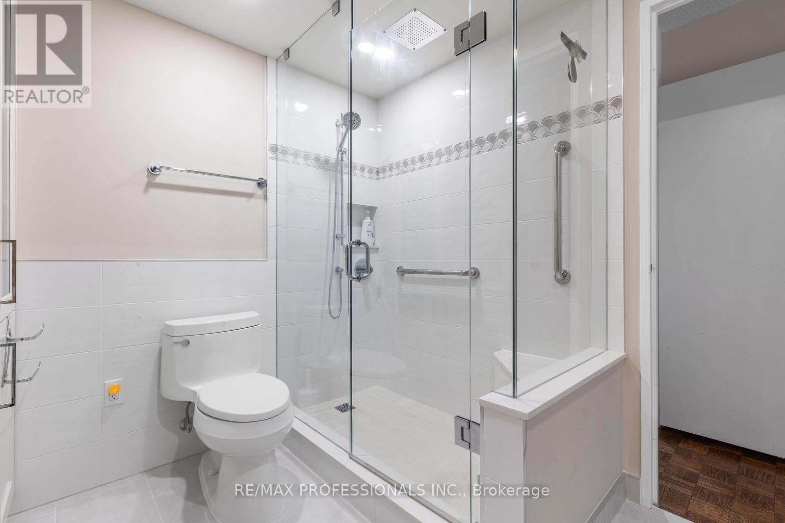 E5 - 296 Mill Road, Toronto (Markland Wood), Ontario  M9C 4X8 - Photo 26 - W12389123