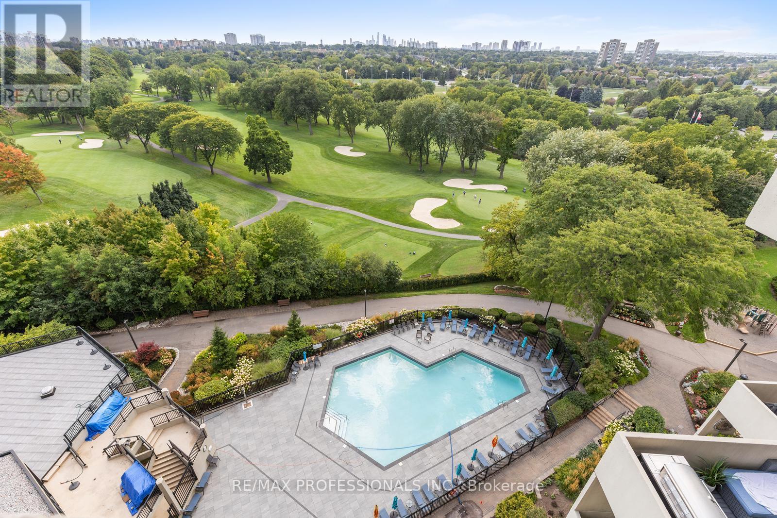 E5 - 296 Mill Road, Toronto (Markland Wood), Ontario  M9C 4X8 - Photo 30 - W12389123
