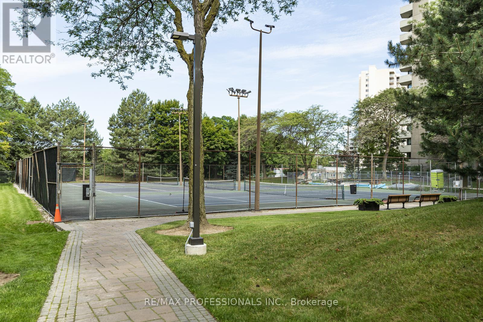 E5 - 296 Mill Road, Toronto (Markland Wood), Ontario  M9C 4X8 - Photo 33 - W12389123