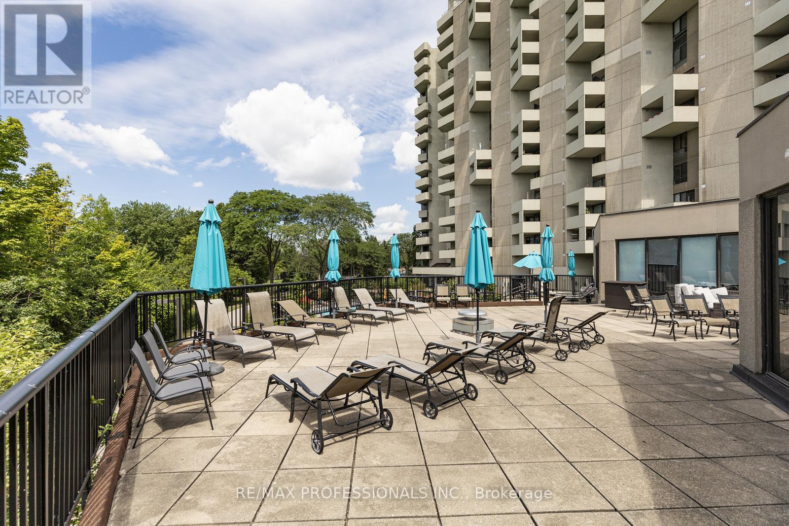 E5 - 296 Mill Road, Toronto (Markland Wood), Ontario  M9C 4X8 - Photo 36 - W12389123