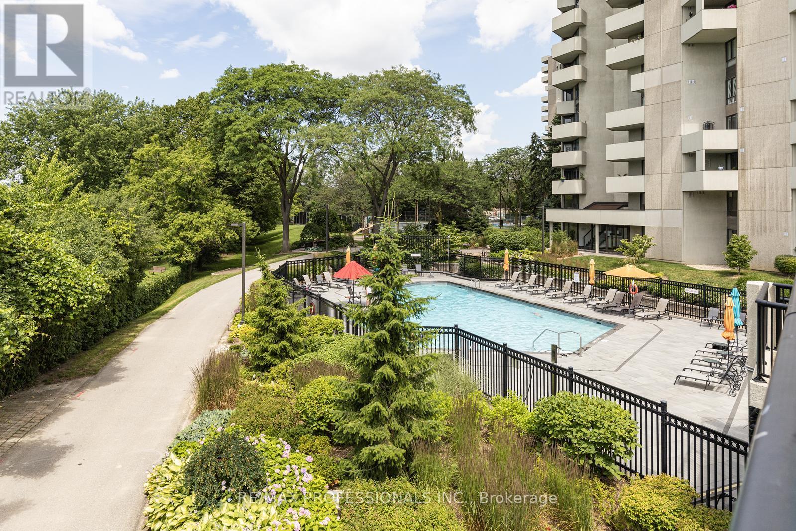 E5 - 296 Mill Road, Toronto (Markland Wood), Ontario  M9C 4X8 - Photo 37 - W12389123