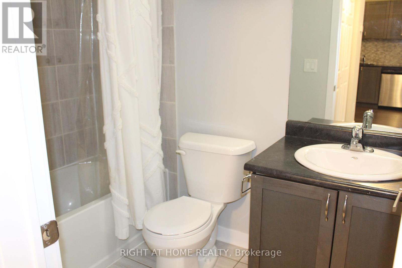 17 - 6 Bicknell Avenue, Toronto, Ontario  M6M 4G3 - Photo 7 - W12389132