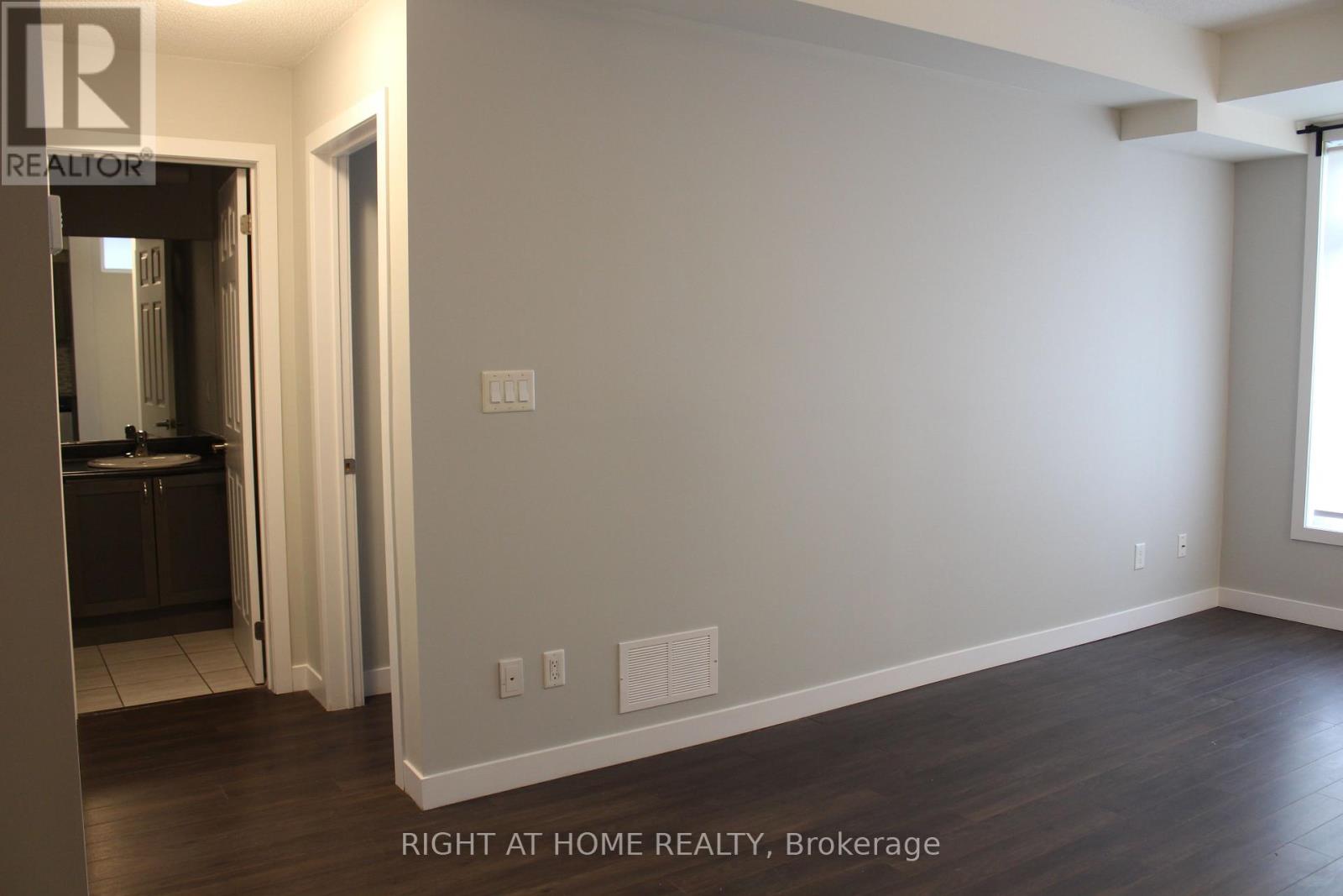 17 - 6 Bicknell Avenue, Toronto, Ontario  M6M 4G3 - Photo 9 - W12389132