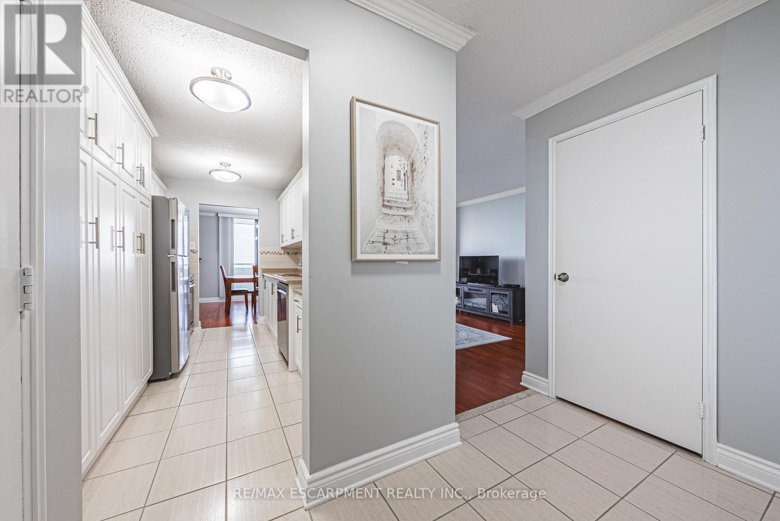 1403 - 2055 Upper Middle Road, Burlington, Ontario  L7P 3P4 - Photo 4 - W12389152
