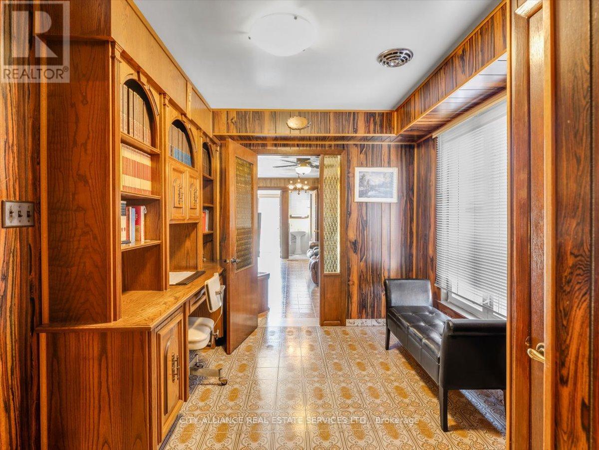 122 Brookhaven Drive, Toronto, Ontario  M6M 4P2 - Photo 12 - W12389166