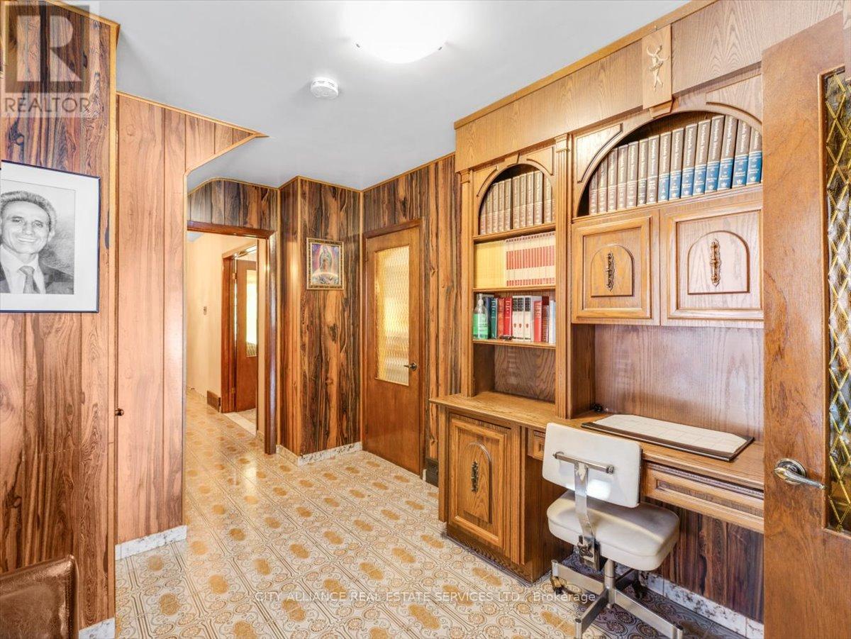 122 Brookhaven Drive, Toronto, Ontario  M6M 4P2 - Photo 13 - W12389166