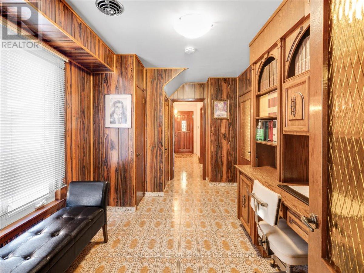 122 Brookhaven Drive, Toronto, Ontario  M6M 4P2 - Photo 14 - W12389166