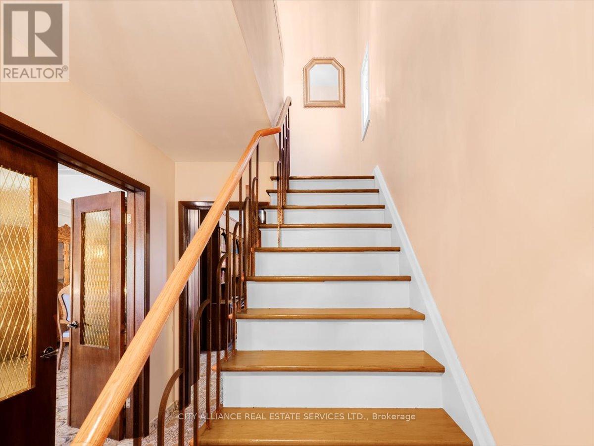 122 Brookhaven Drive, Toronto, Ontario  M6M 4P2 - Photo 22 - W12389166