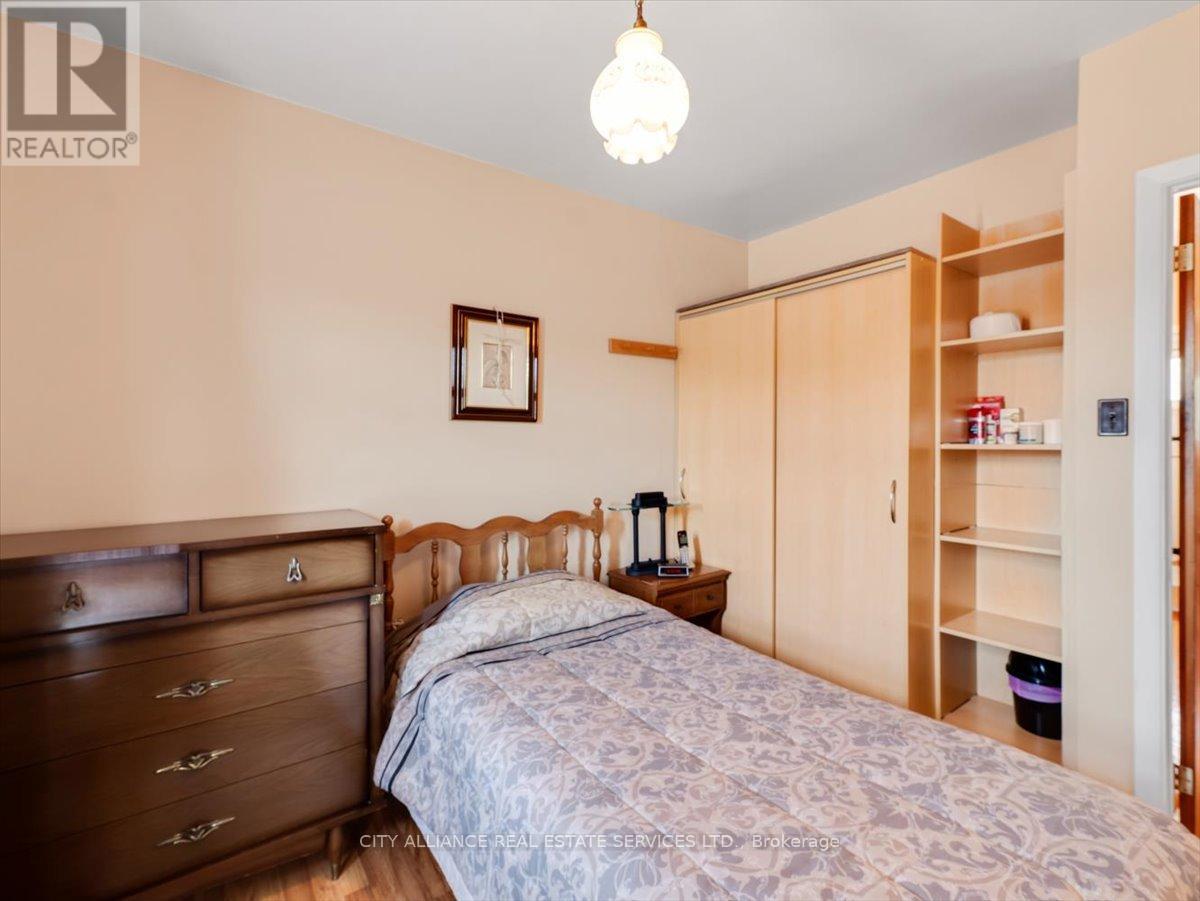 122 Brookhaven Drive, Toronto, Ontario  M6M 4P2 - Photo 24 - W12389166