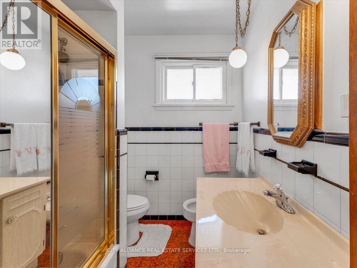 122 Brookhaven Drive, Toronto, Ontario  M6M 4P2 - Photo 29 - W12389166