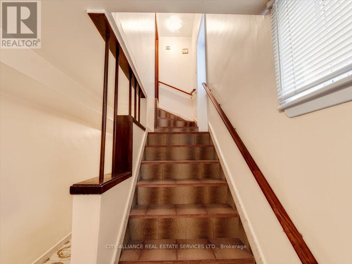 122 Brookhaven Drive, Toronto, Ontario  M6M 4P2 - Photo 34 - W12389166