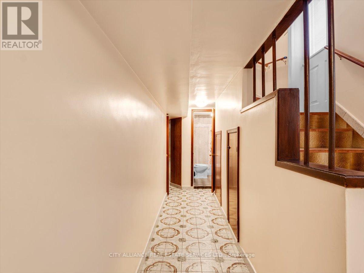 122 Brookhaven Drive, Toronto, Ontario  M6M 4P2 - Photo 35 - W12389166