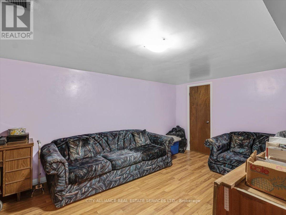 122 Brookhaven Drive, Toronto, Ontario  M6M 4P2 - Photo 36 - W12389166
