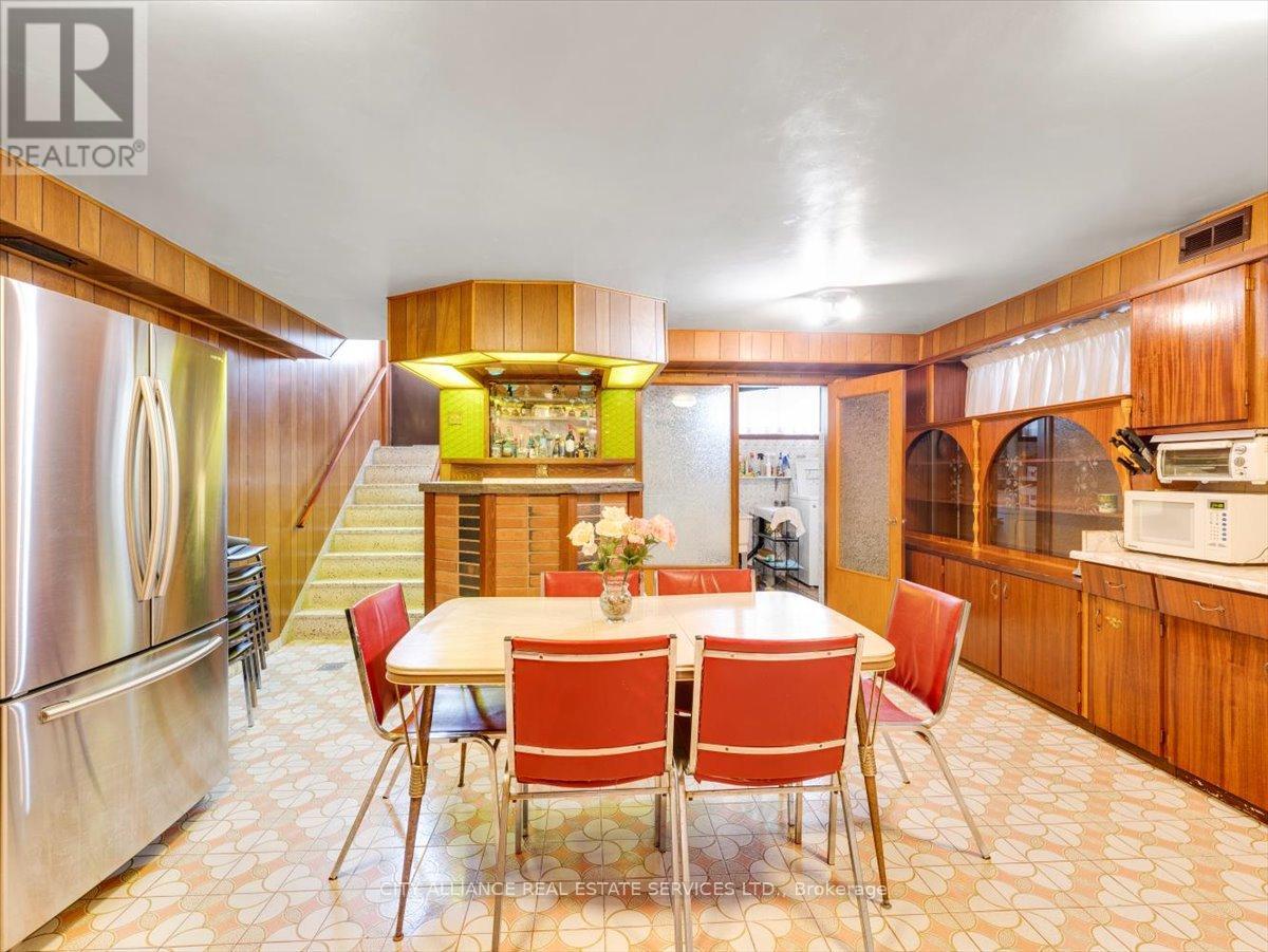 122 Brookhaven Drive, Toronto, Ontario  M6M 4P2 - Photo 38 - W12389166