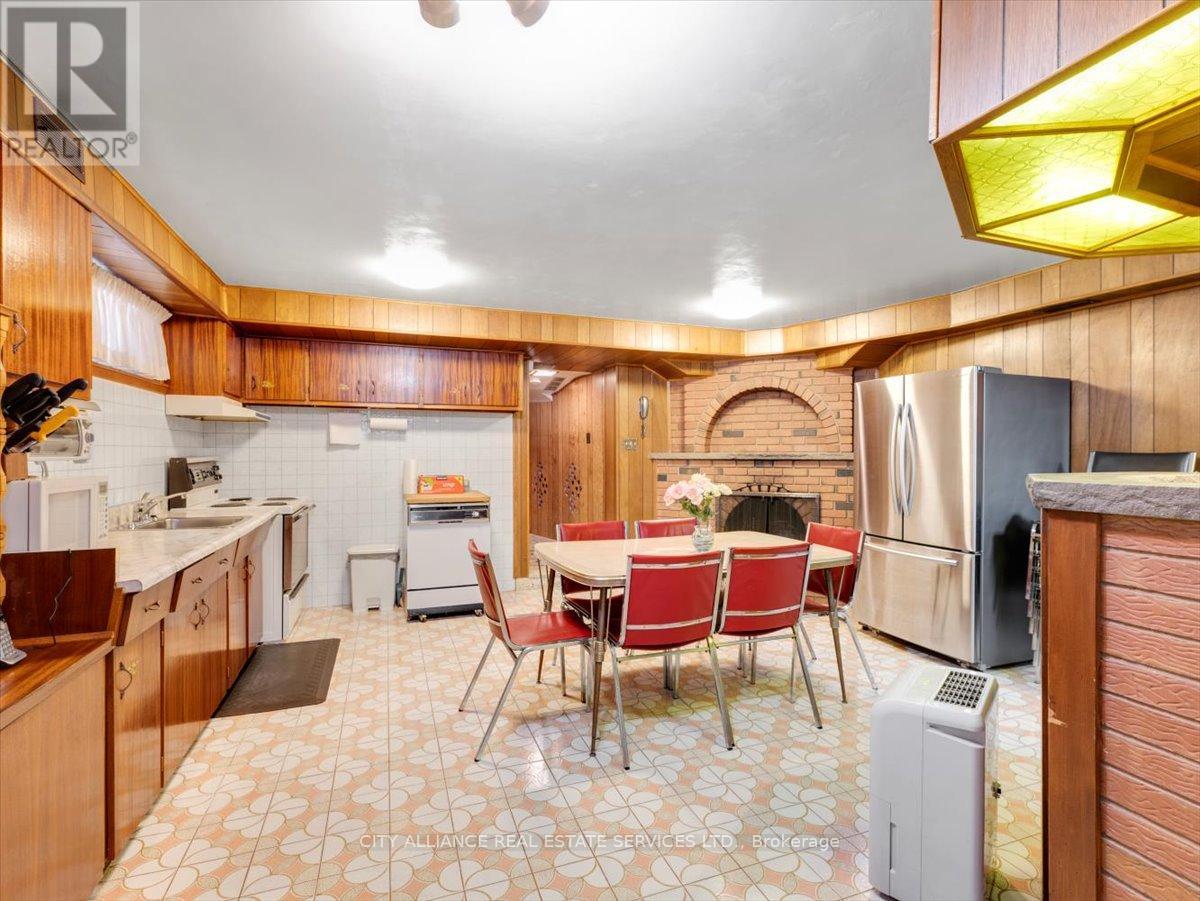 122 Brookhaven Drive, Toronto, Ontario  M6M 4P2 - Photo 39 - W12389166
