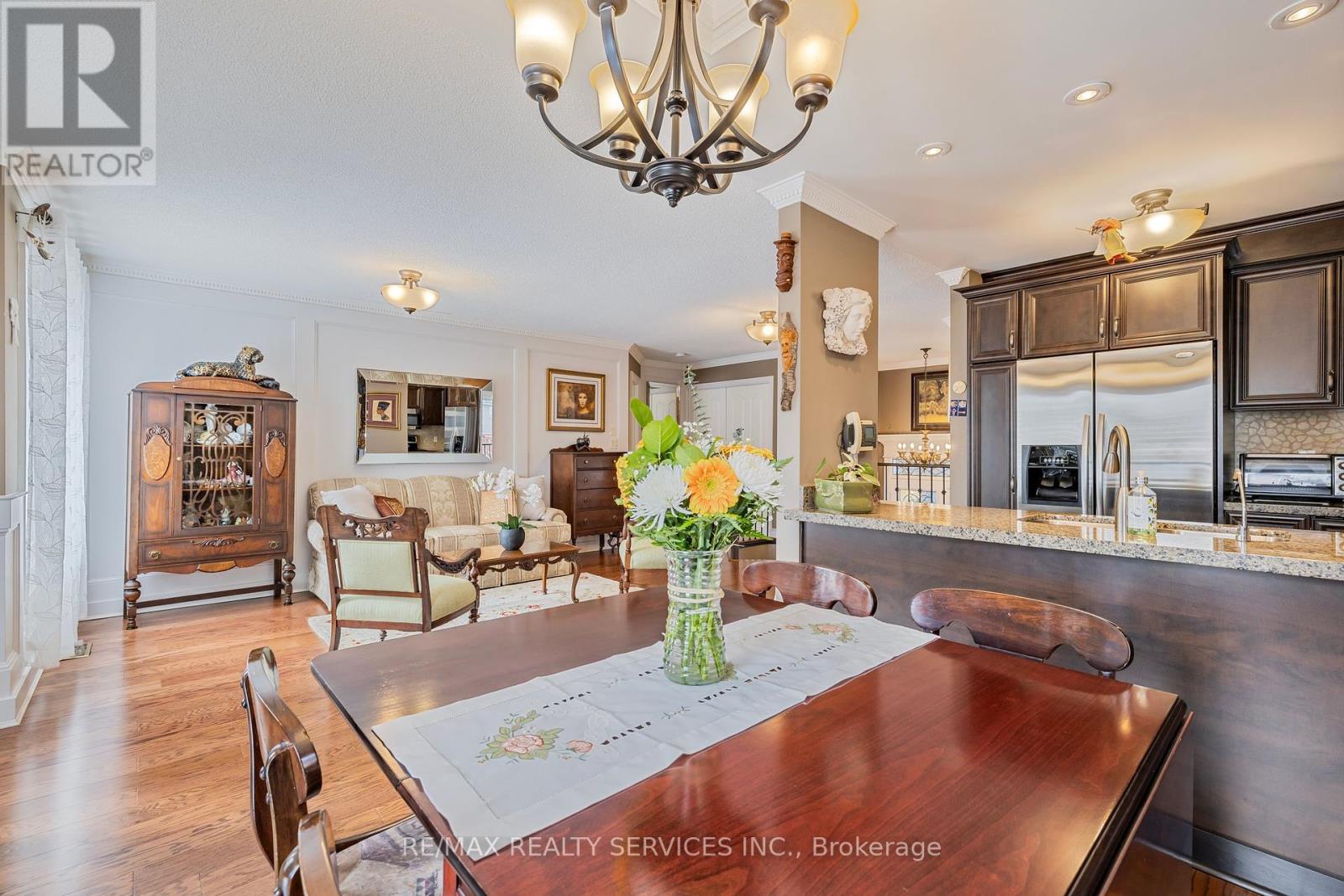 19 Livingston Drive, Caledon, Ontario  L7C 1A1 - Photo 11 - W12389174