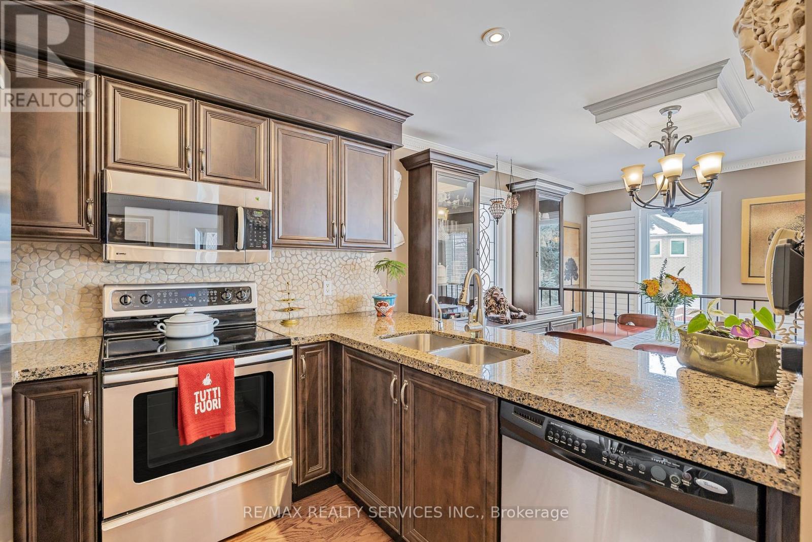 19 Livingston Drive, Caledon, Ontario  L7C 1A1 - Photo 13 - W12389174