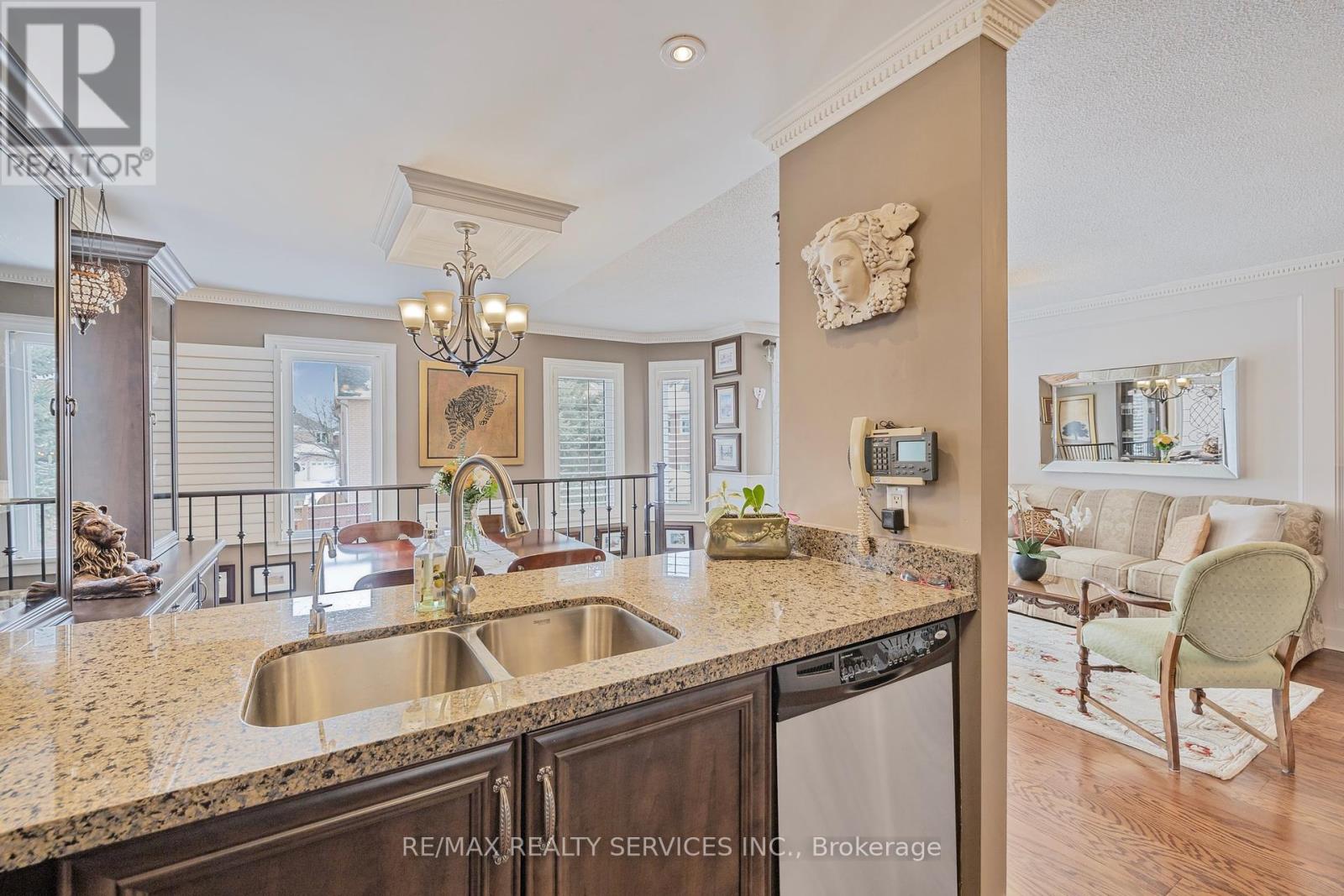 19 Livingston Drive, Caledon, Ontario  L7C 1A1 - Photo 14 - W12389174